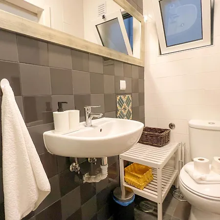 아파트 Madragoa Charm & Comfort *